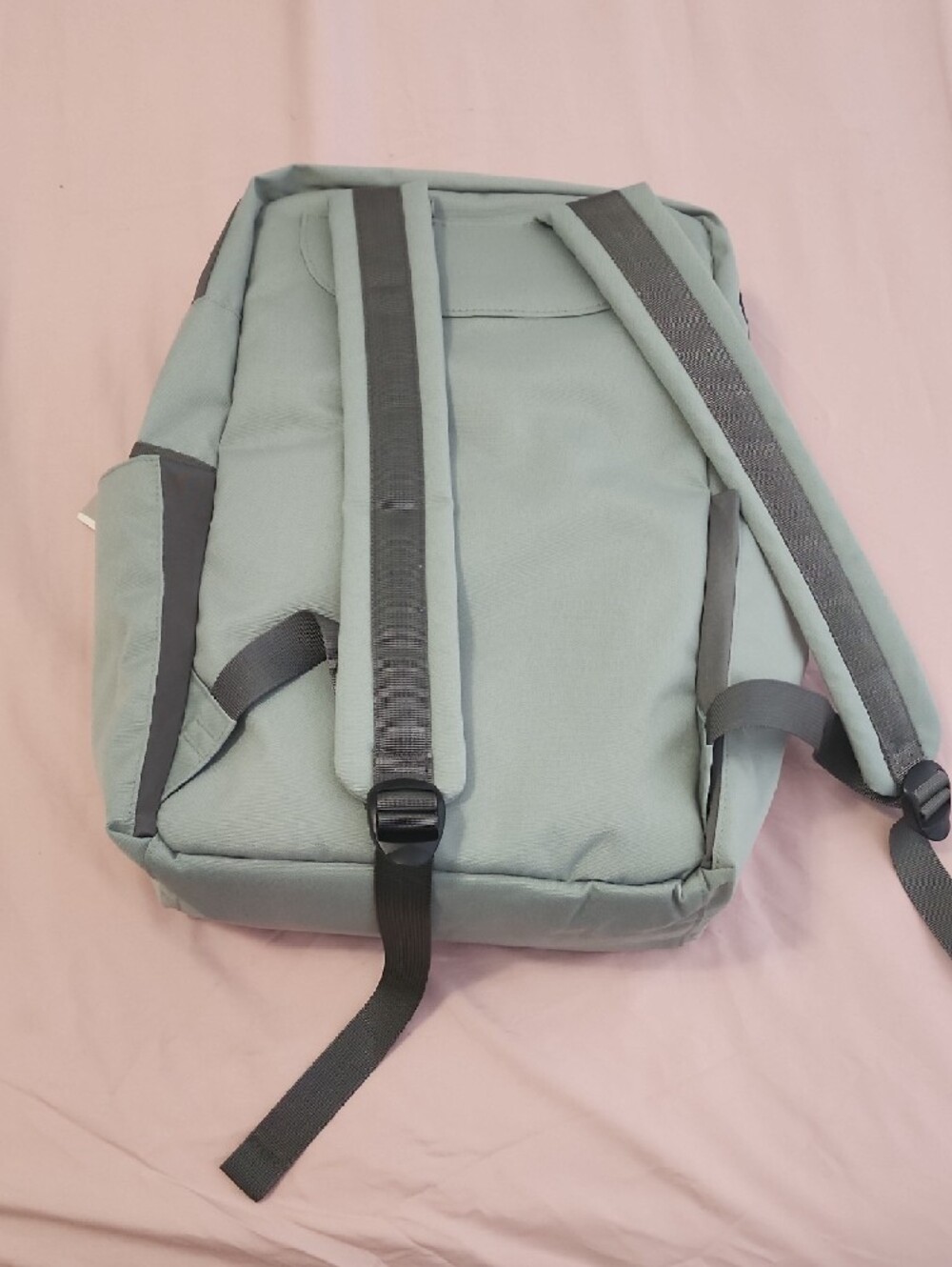 Minimalist Sage Green Diaper Bag – Parent-Friendly Organizer - Picture 6 of 12